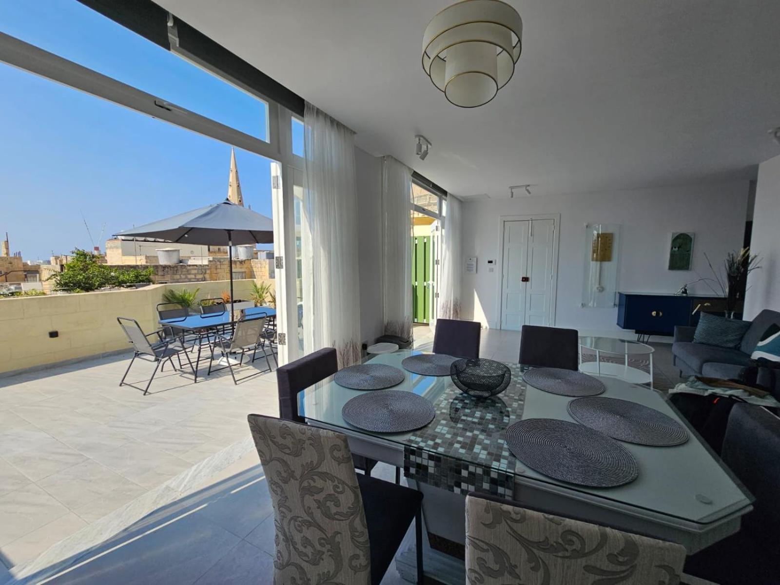Penthouse Cathedral And Seaview Terrace V2