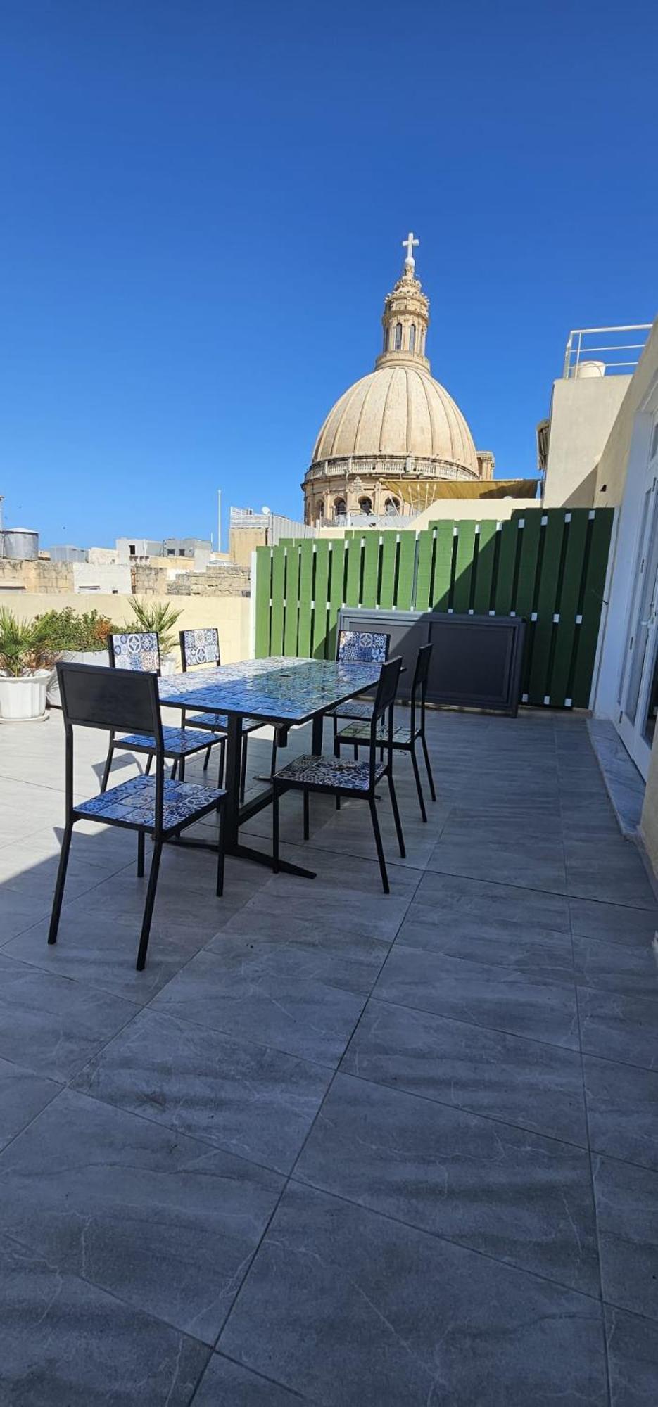 Penthouse Cathedral And Seaview Terrace V2 *